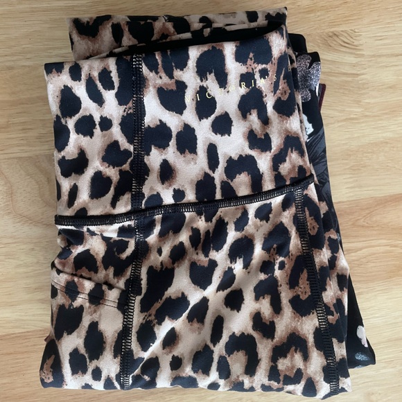 Victorias Secret Ultimate leggings Bundle 4 pieces w/ pockets
Size 2 - Picture 6 of 10